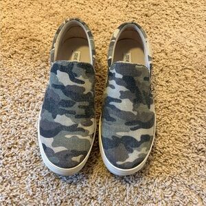 Steve Madden Camouflage Slip-Ons